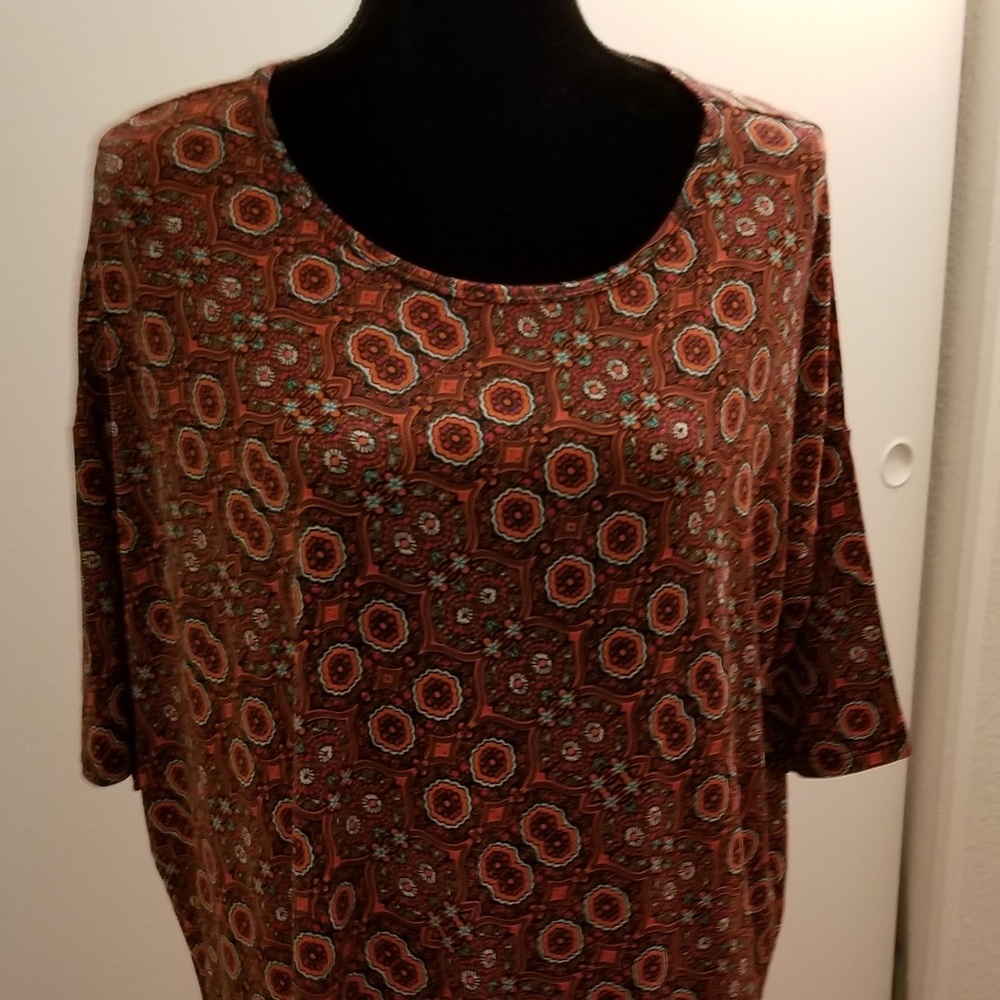 Lula Roe Irma tunic top size L